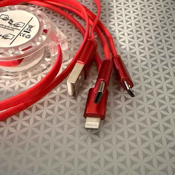 Retractable Multi-USB Charging Cable - Picture 4 of 4